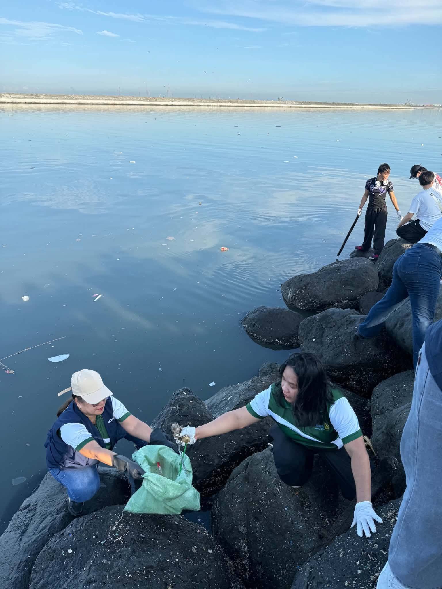 SM By the Bay for the International Coastal Clean-Up 2026